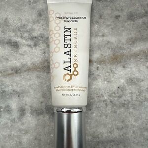 Alastin Skincare Hydratint Pro Mineral Sunscreen - Silver and White